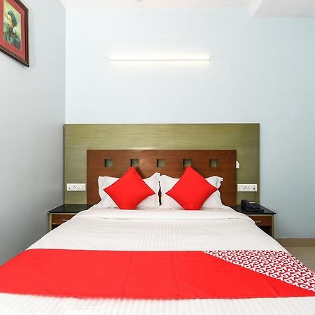Balaji Grand Hotel Kākināda Екстериор снимка
