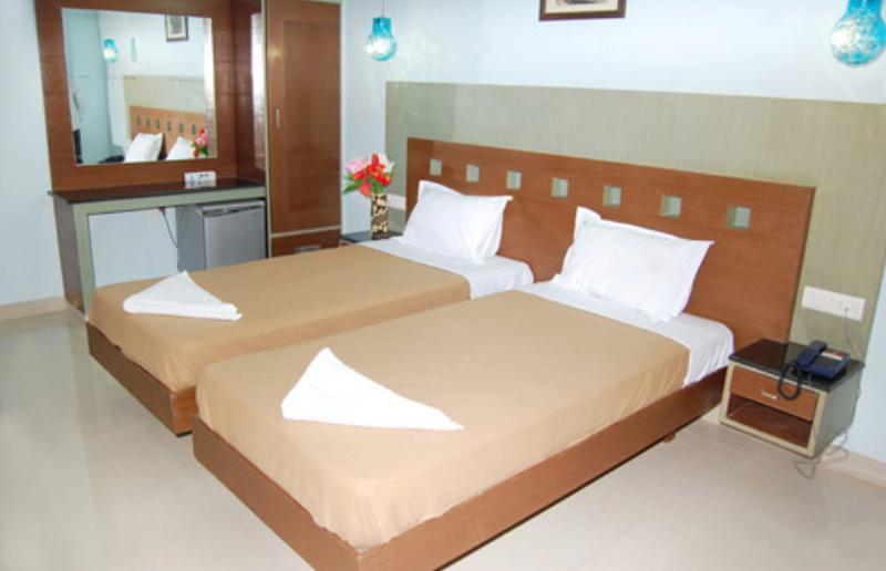 Balaji Grand Hotel Kākināda Стая снимка