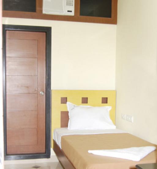 Balaji Grand Hotel Kākināda Стая снимка