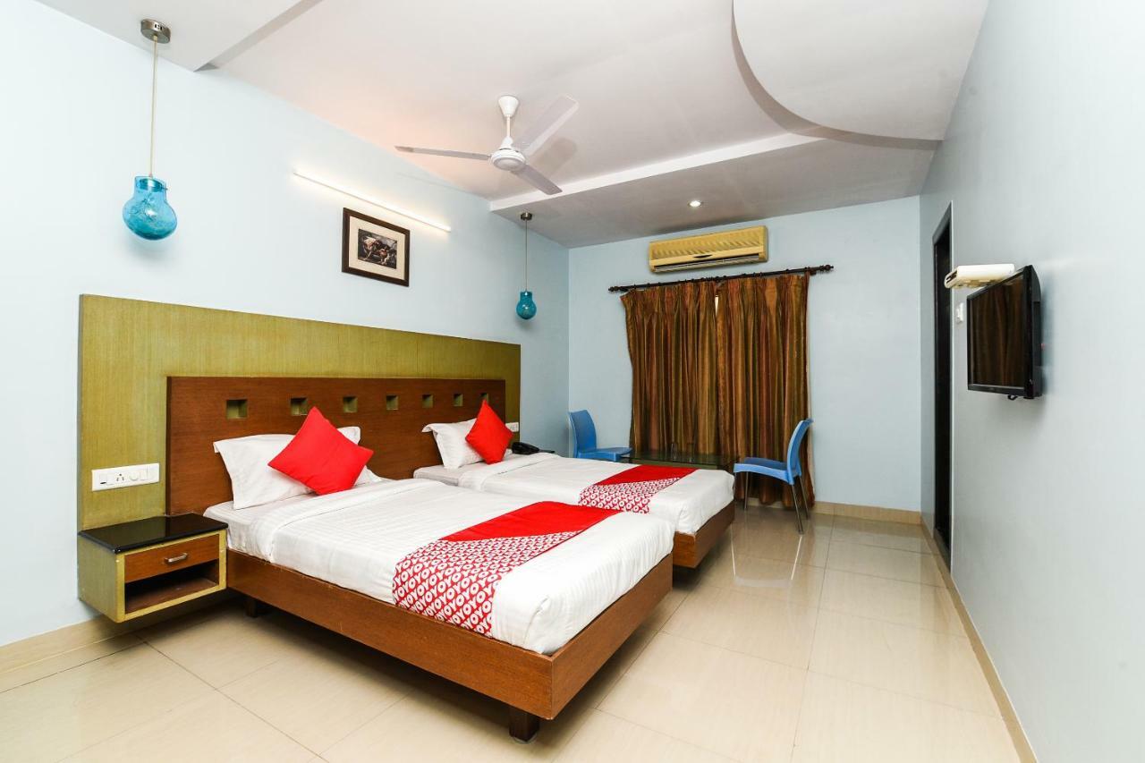 Balaji Grand Hotel Kākināda Екстериор снимка