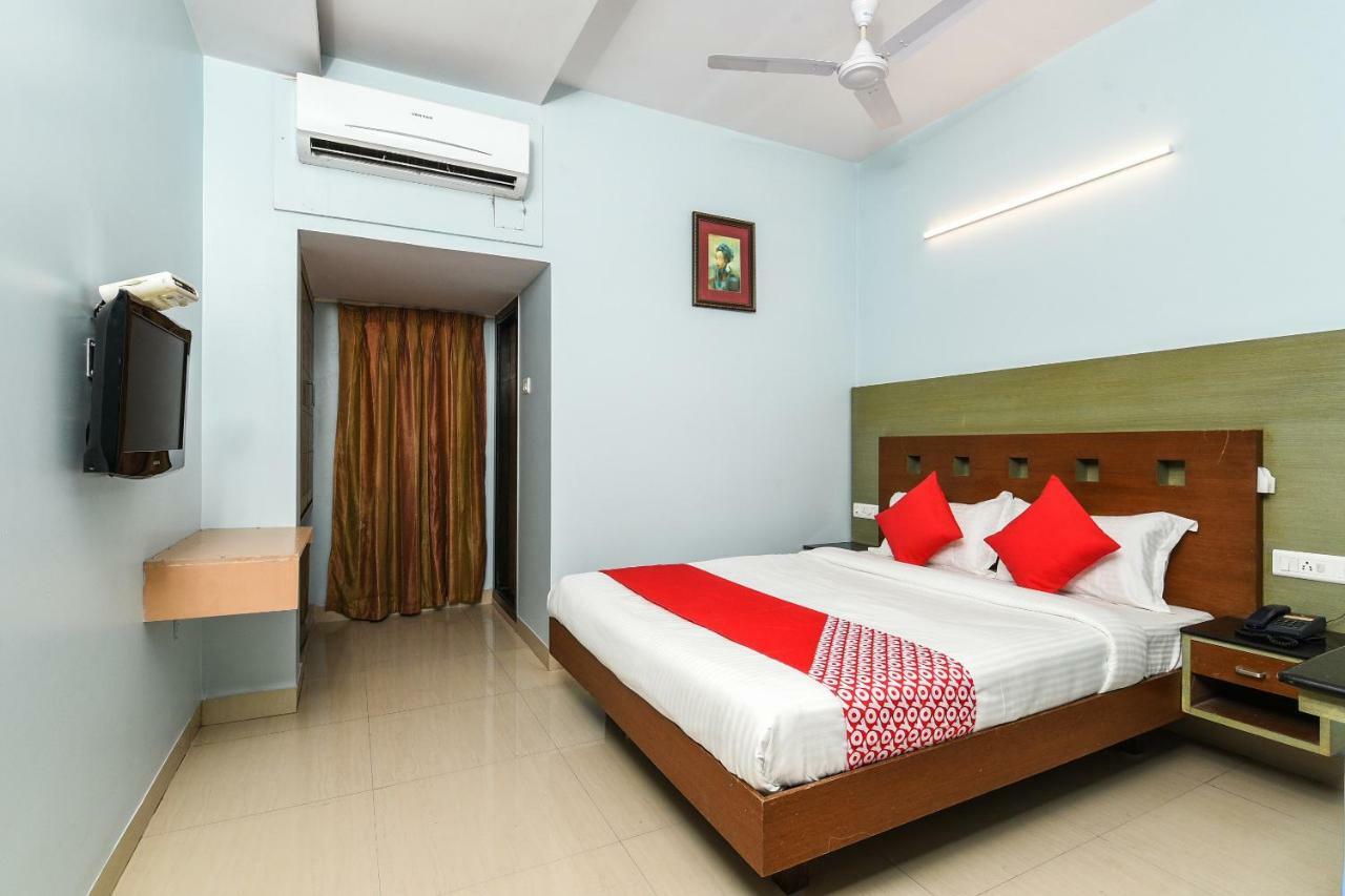 Balaji Grand Hotel Kākināda Екстериор снимка