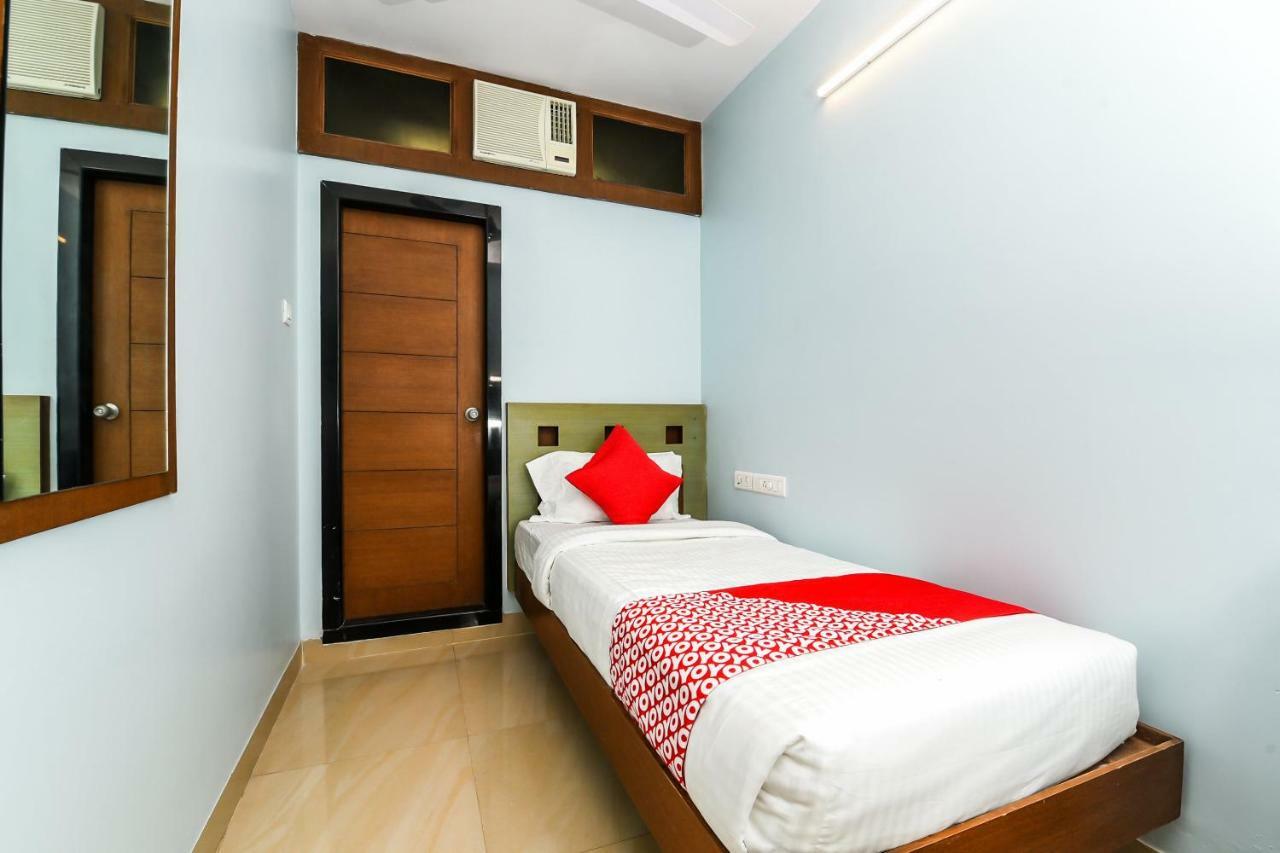Balaji Grand Hotel Kākināda Екстериор снимка