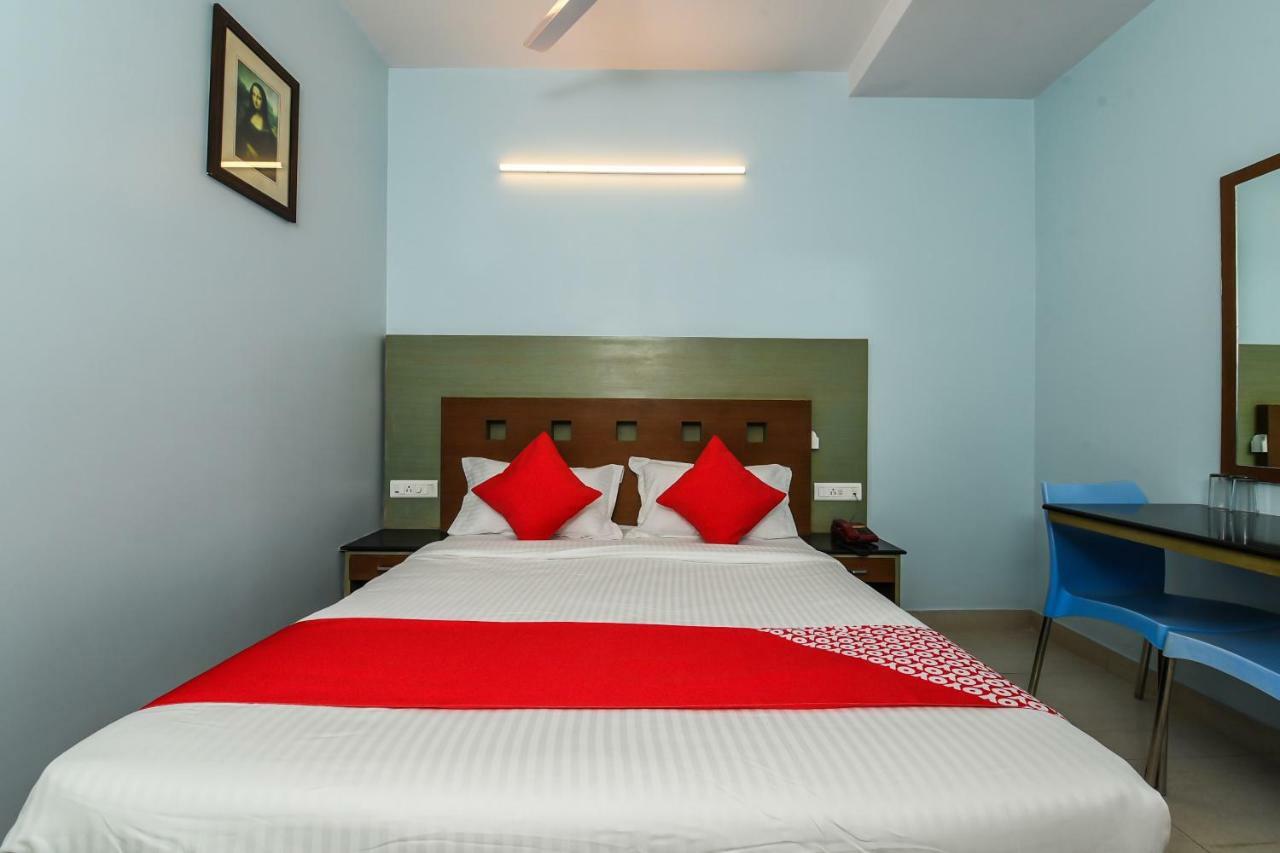 Balaji Grand Hotel Kākināda Екстериор снимка