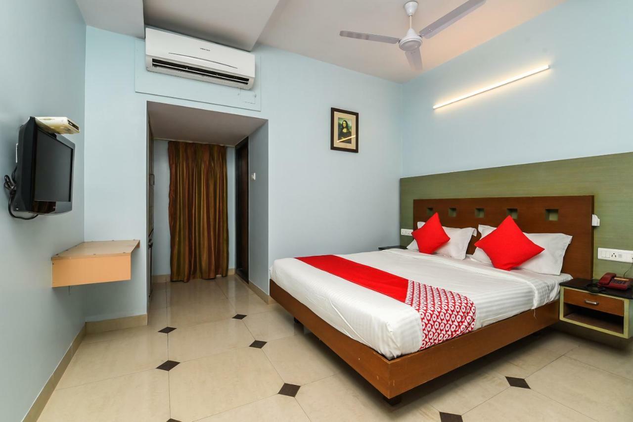 Balaji Grand Hotel Kākināda Екстериор снимка