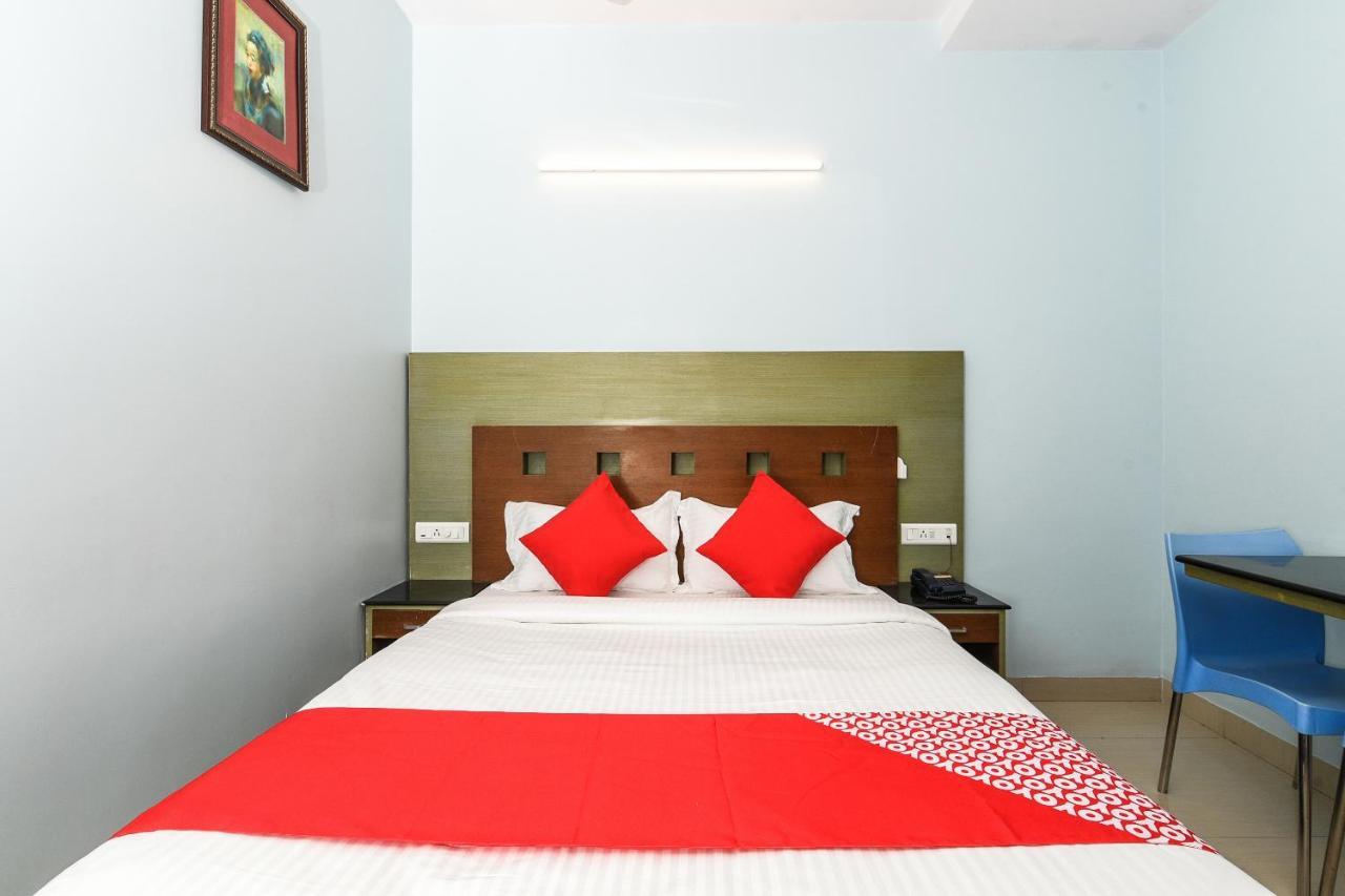 Balaji Grand Hotel Kākināda Екстериор снимка