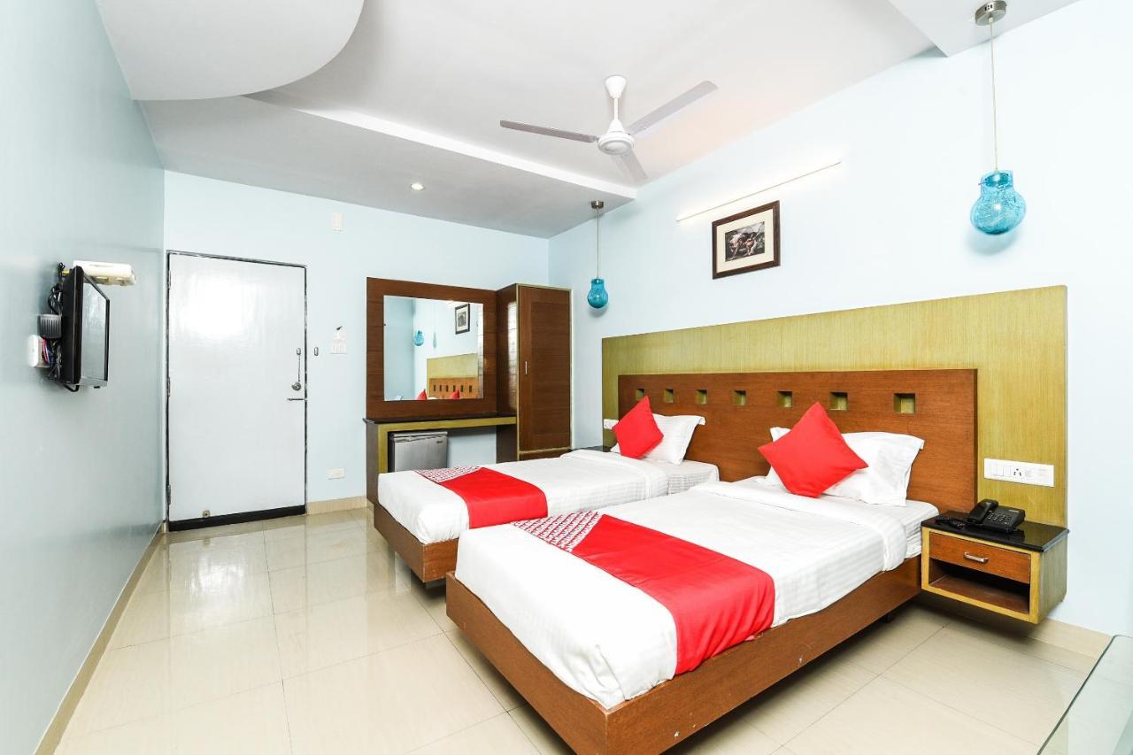 Balaji Grand Hotel Kākināda Екстериор снимка
