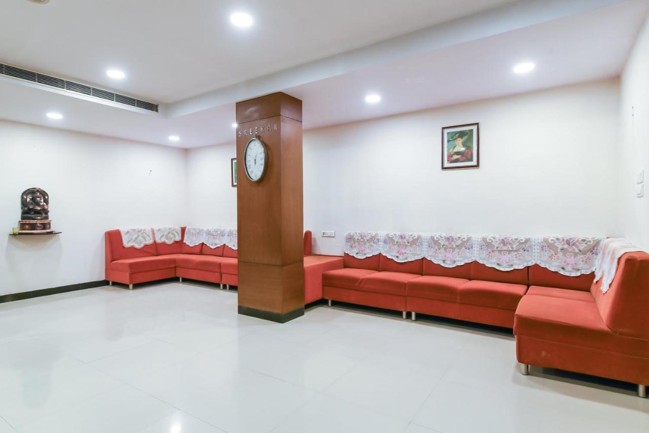 Balaji Grand Hotel Kākināda Екстериор снимка