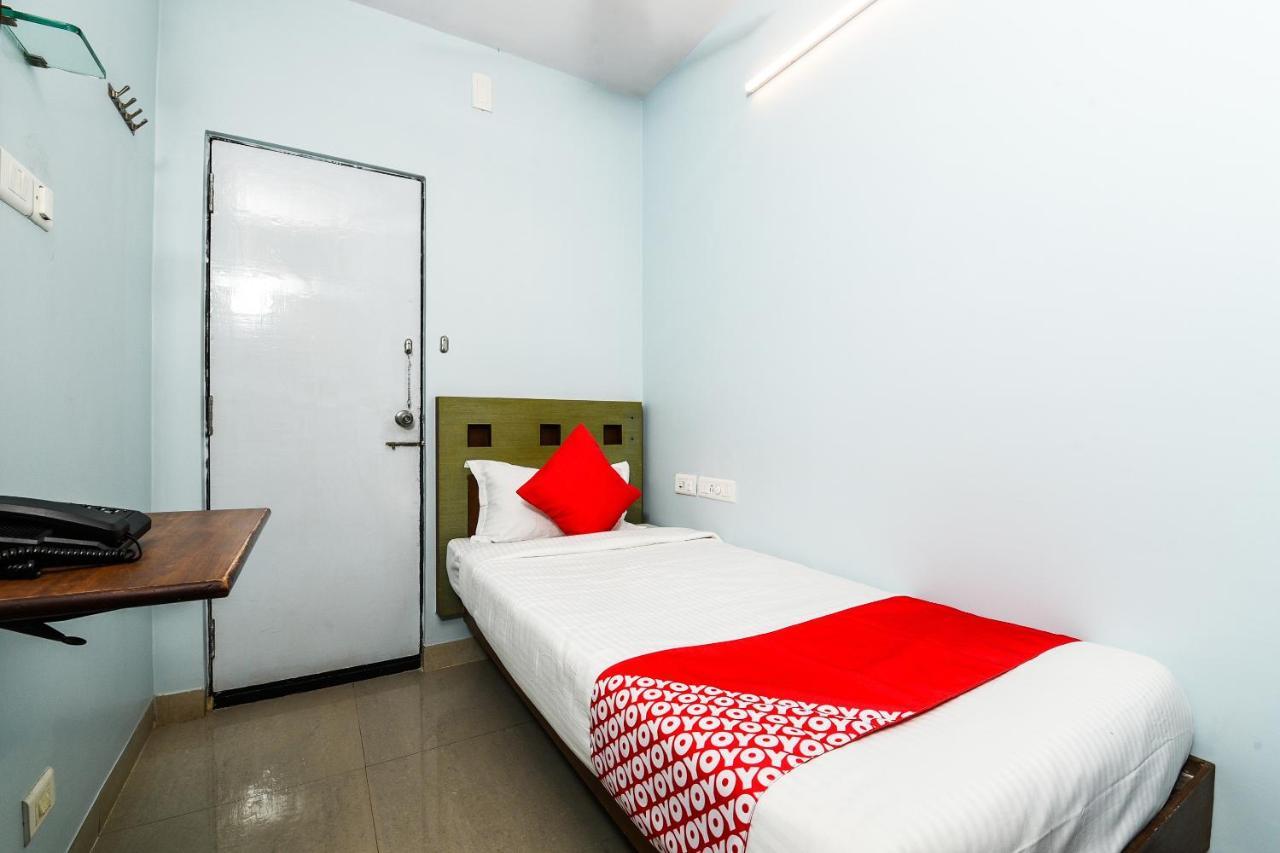 Balaji Grand Hotel Kākināda Екстериор снимка